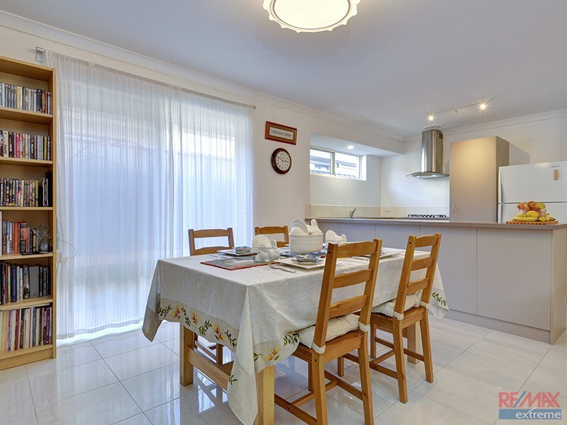 24 Strathmerton Road, Banksia Grove WA 6031