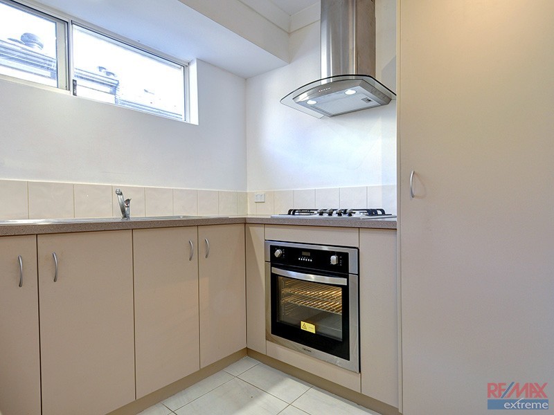 24 Strathmerton Road, Banksia Grove WA 6031