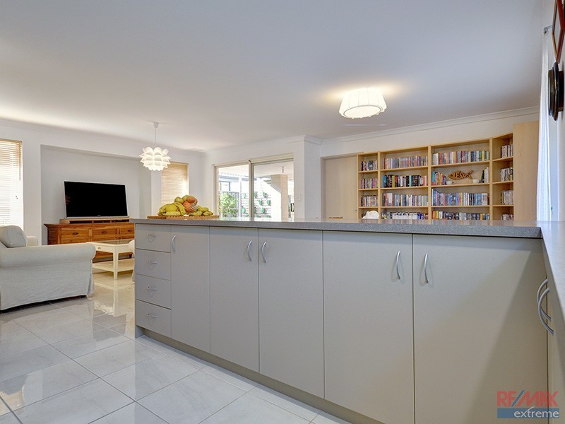 24 Strathmerton Road, Banksia Grove WA 6031