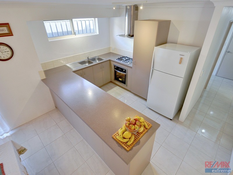 24 Strathmerton Road, Banksia Grove WA 6031