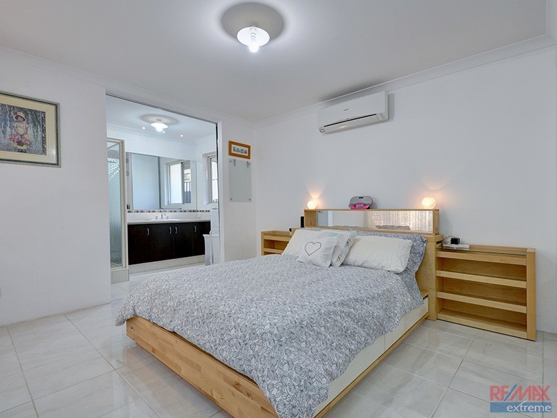 24 Strathmerton Road, Banksia Grove WA 6031