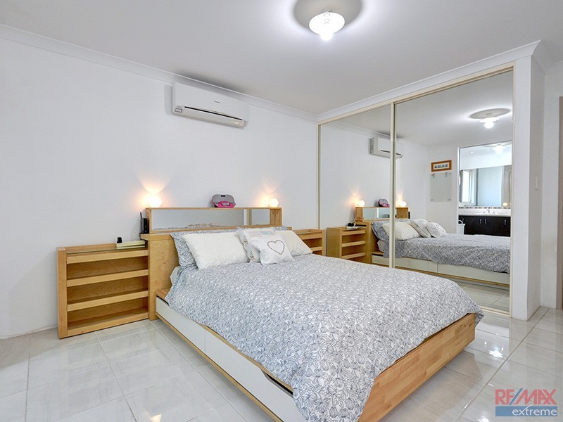 24 Strathmerton Road, Banksia Grove WA 6031