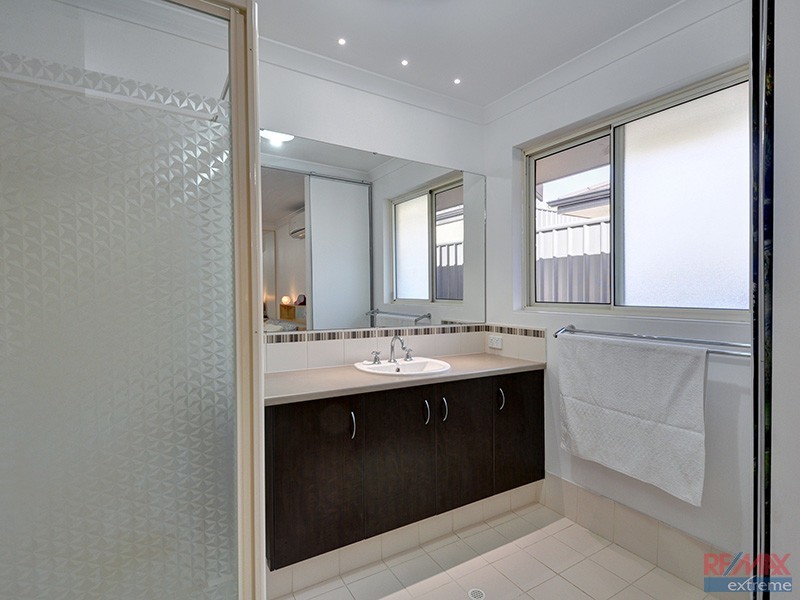 24 Strathmerton Road, Banksia Grove WA 6031