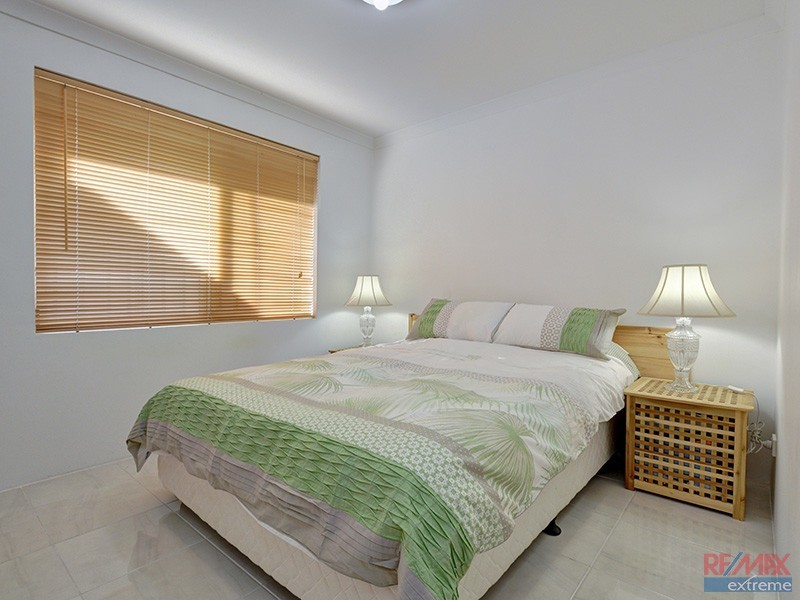 24 Strathmerton Road, Banksia Grove WA 6031