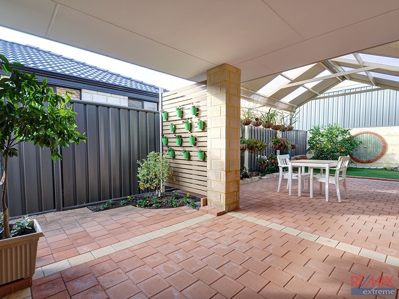 24 Strathmerton Road, Banksia Grove WA 6031