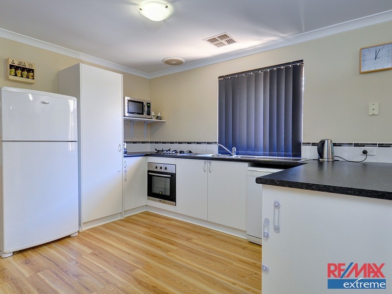 16 Jingana Road, Banksia Grove WA 6031