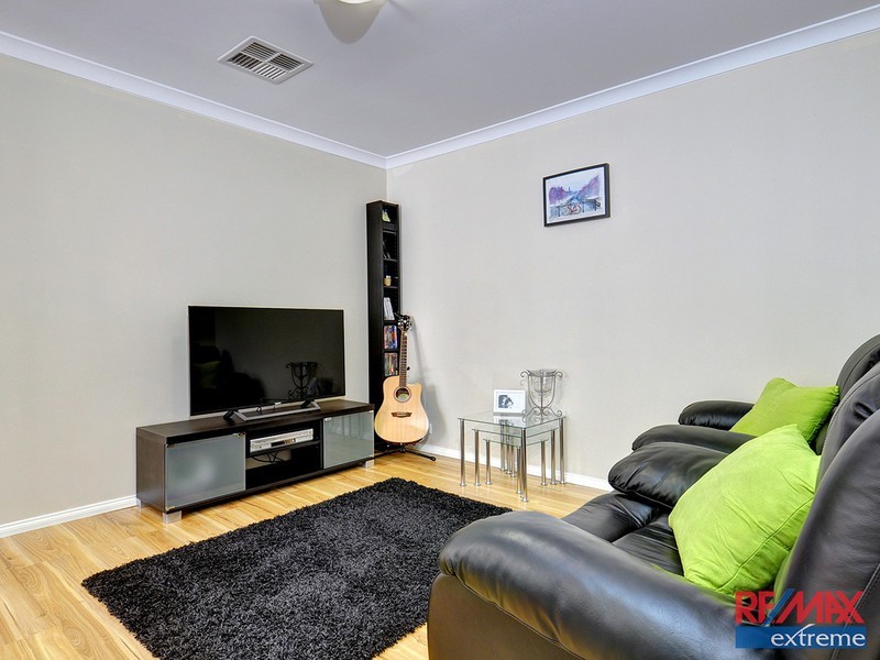 16 Jingana Road, Banksia Grove WA 6031