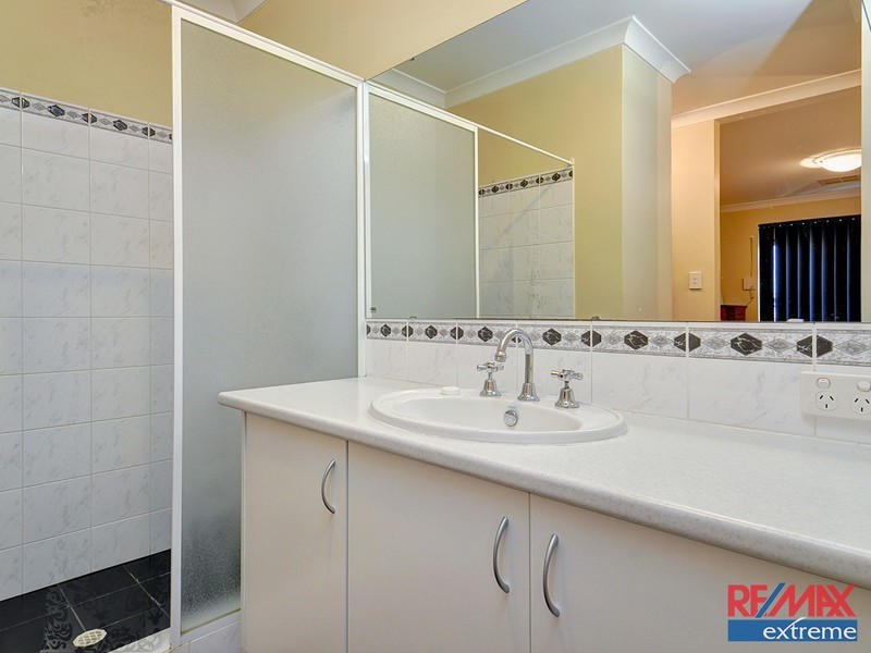 16 Jingana Road, Banksia Grove WA 6031