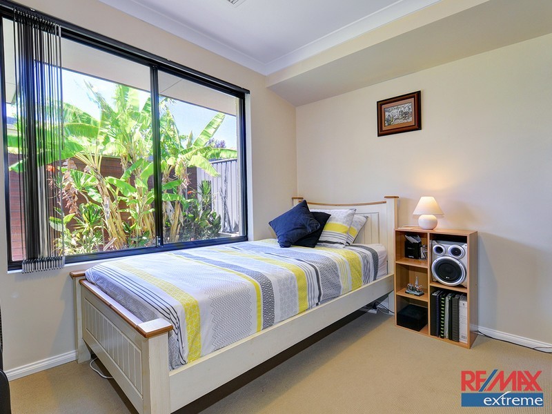 16 Jingana Road, Banksia Grove WA 6031