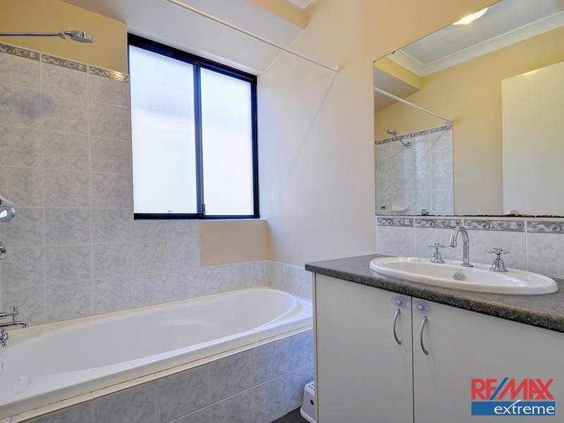 16 Jingana Road, Banksia Grove WA 6031