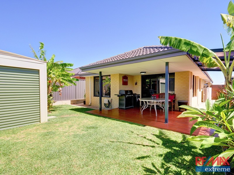 16 Jingana Road, Banksia Grove WA 6031