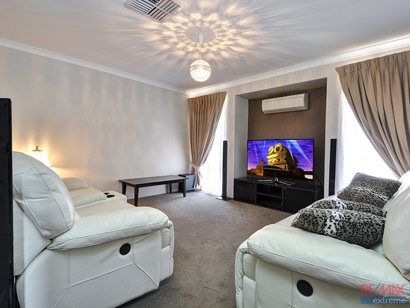 70 East Road, Pearsall WA 6065