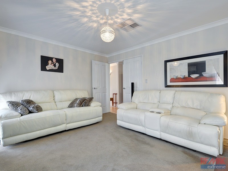 70 East Road, Pearsall WA 6065