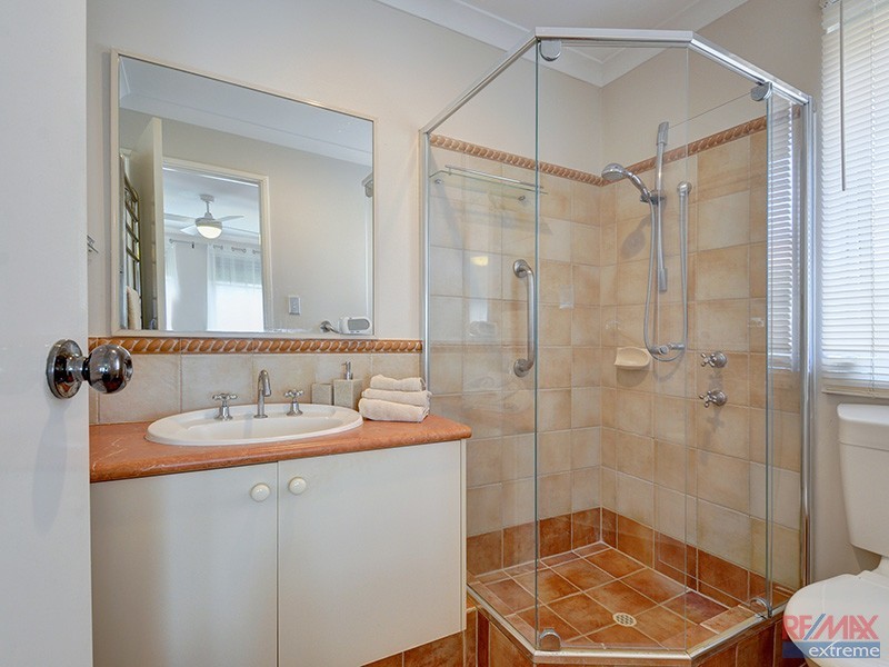 70 East Road, Pearsall WA 6065