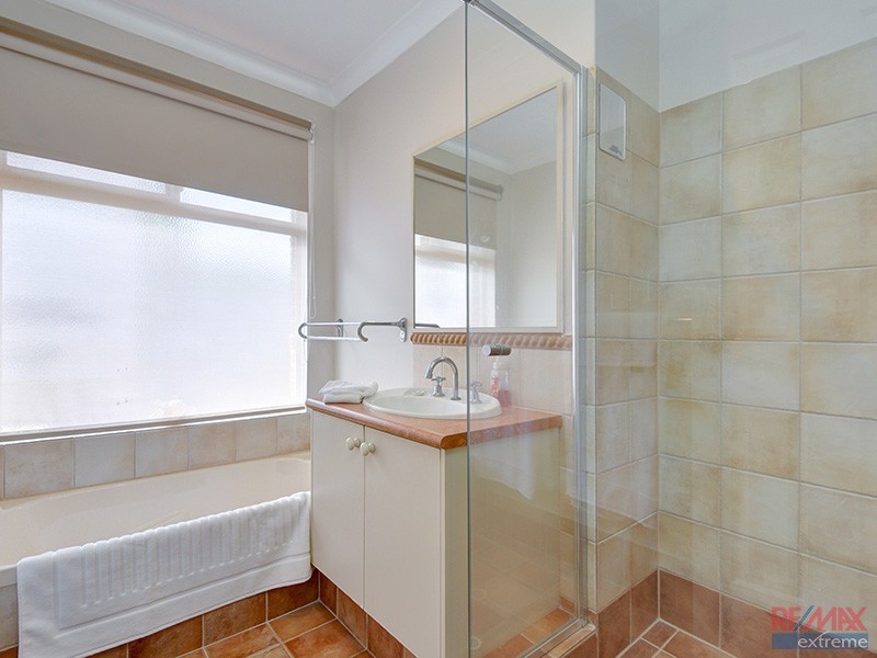 70 East Road, Pearsall WA 6065