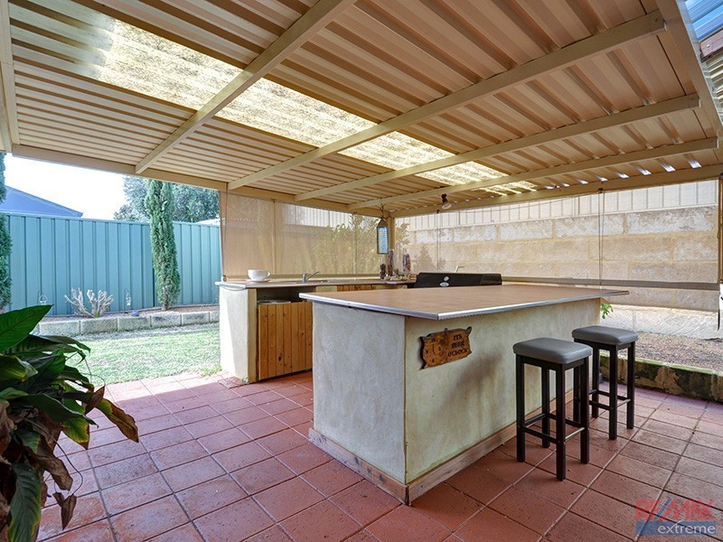 70 East Road, Pearsall WA 6065