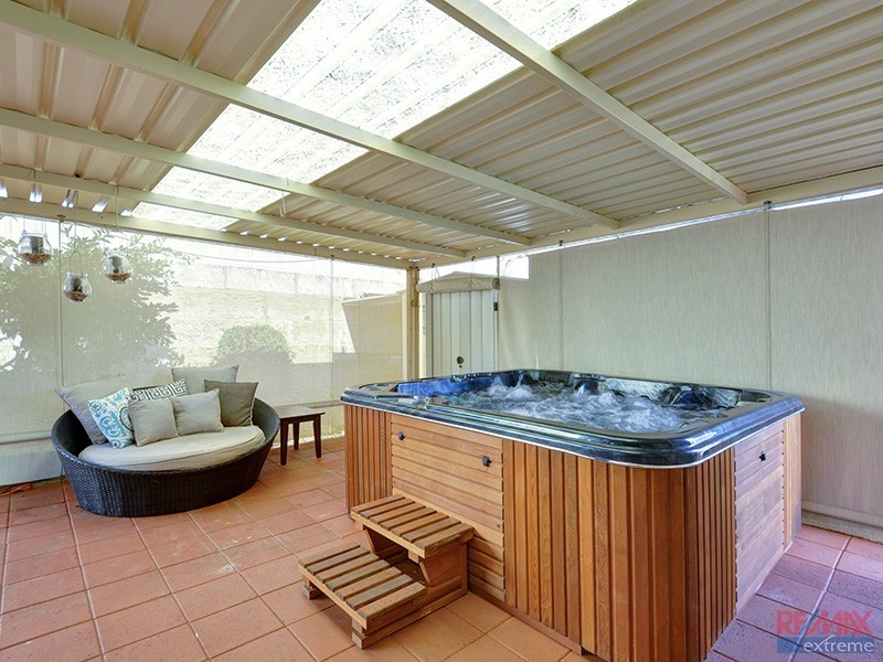 70 East Road, Pearsall WA 6065