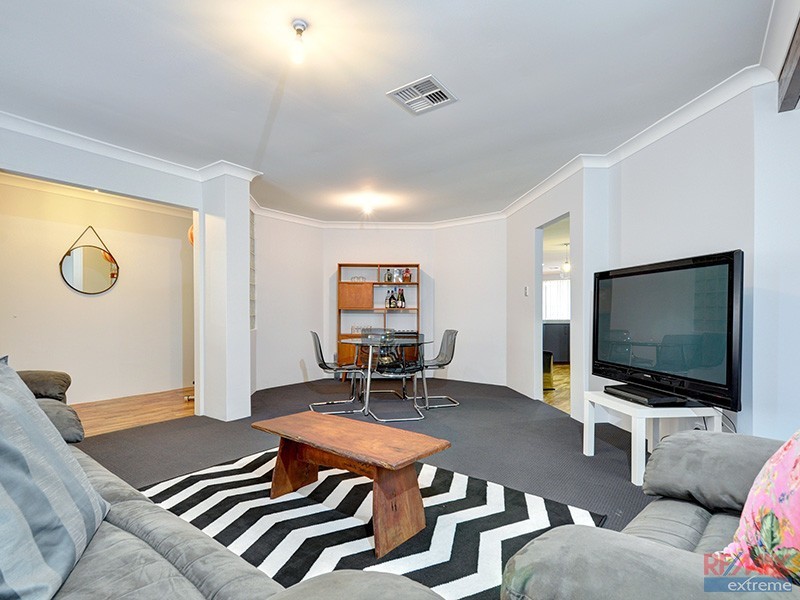 25 Halwest Way, Alexander Heights WA 6064