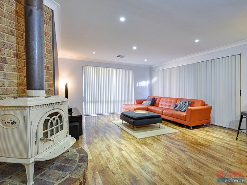 25 Halwest Way, Alexander Heights WA 6064