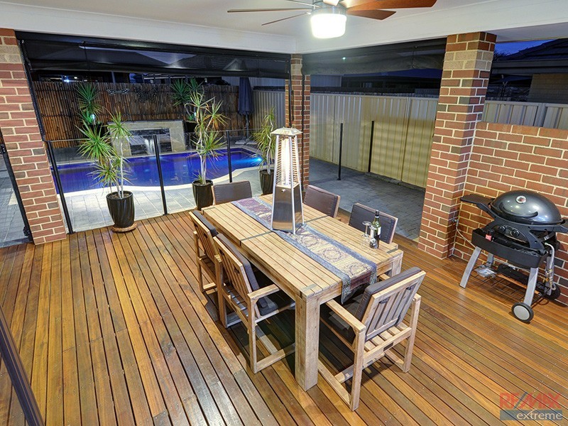 16 Phoenix Terrace, Hocking WA 6065