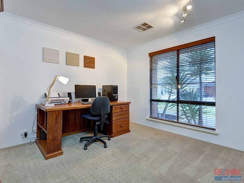 16 Phoenix Terrace, Hocking WA 6065