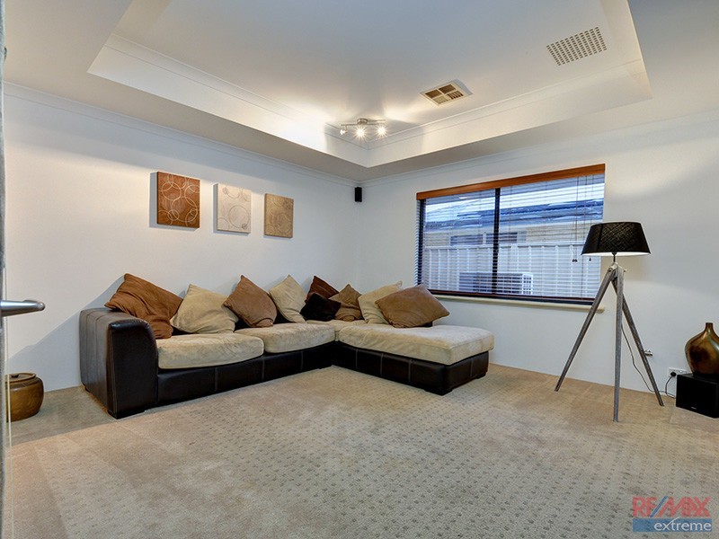 16 Phoenix Terrace, Hocking WA 6065