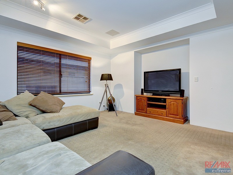 16 Phoenix Terrace, Hocking WA 6065