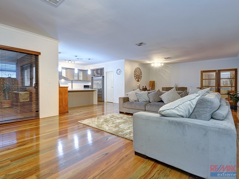 16 Phoenix Terrace, Hocking WA 6065