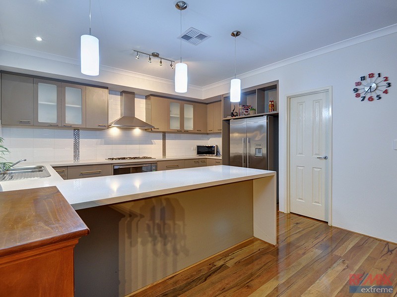 16 Phoenix Terrace, Hocking WA 6065