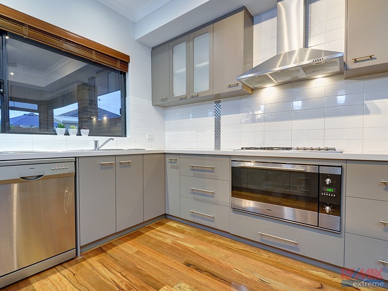 16 Phoenix Terrace, Hocking WA 6065