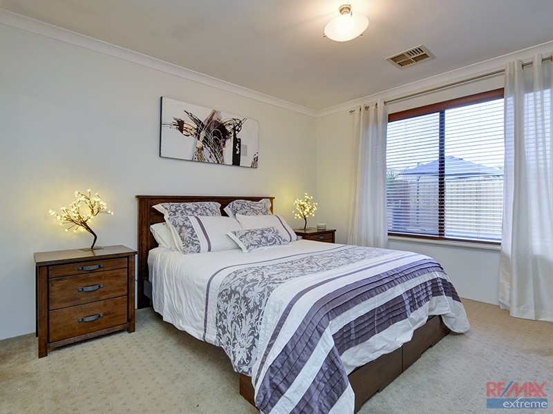 16 Phoenix Terrace, Hocking WA 6065