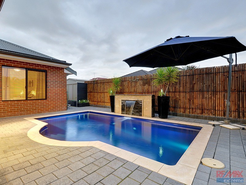 16 Phoenix Terrace, Hocking WA 6065