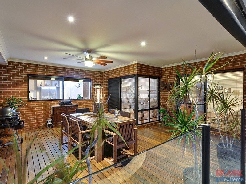 16 Phoenix Terrace, Hocking WA 6065