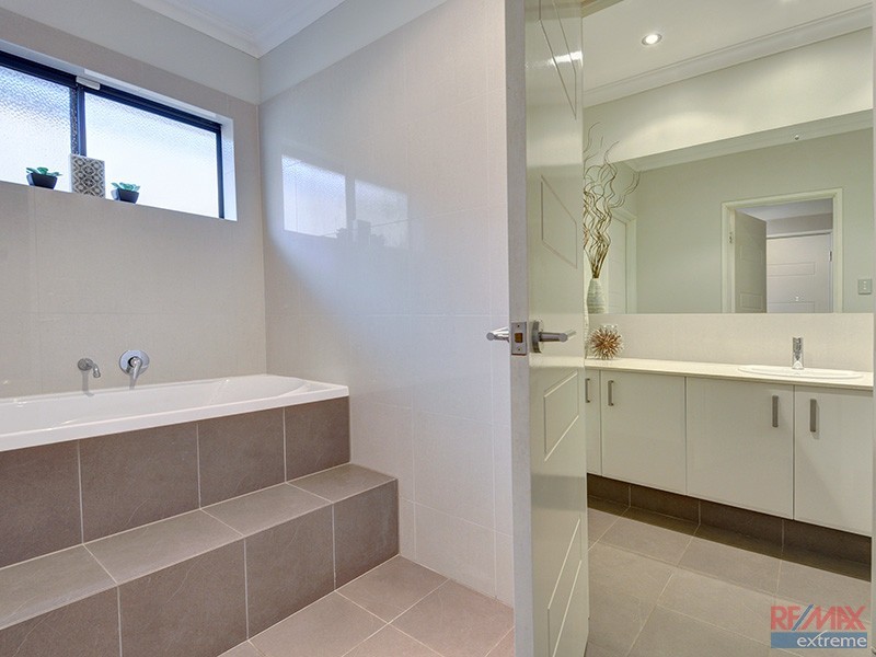 5 Geneva Heights, Hocking WA 6065