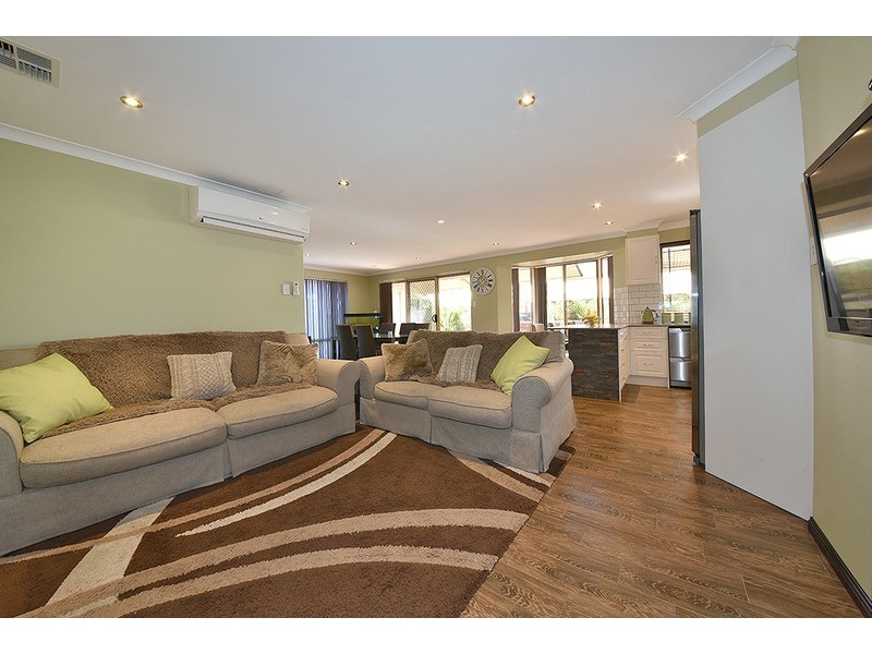 7 Bibbulmun Entrance, Sinagra WA 6065