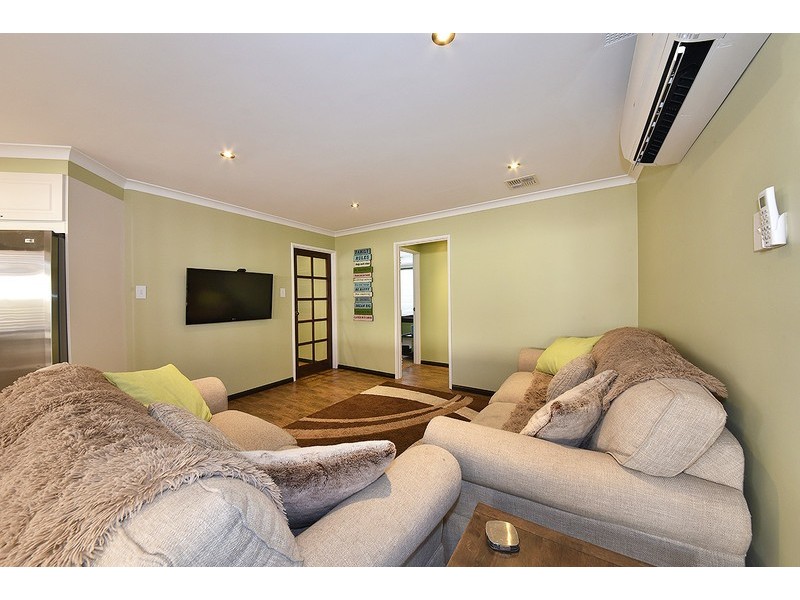 7 Bibbulmun Entrance, Sinagra WA 6065