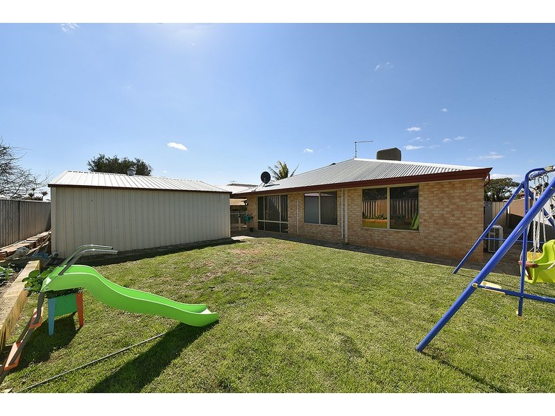 7 Bibbulmun Entrance, Sinagra WA 6065