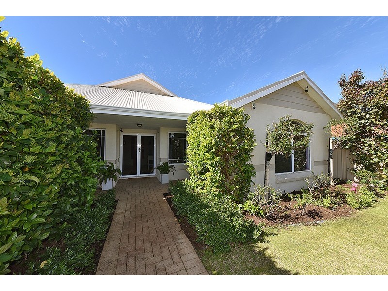 27 Castledene Way, Tapping WA 6065