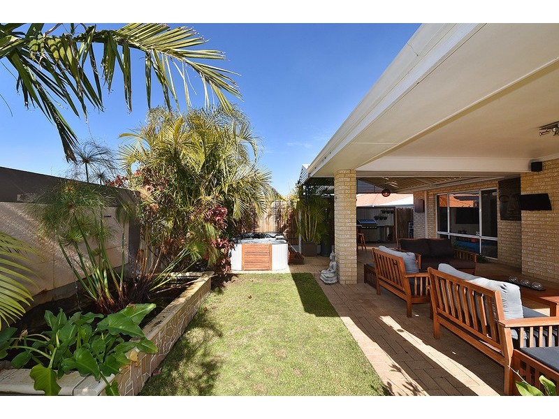 27 Castledene Way, Tapping WA 6065