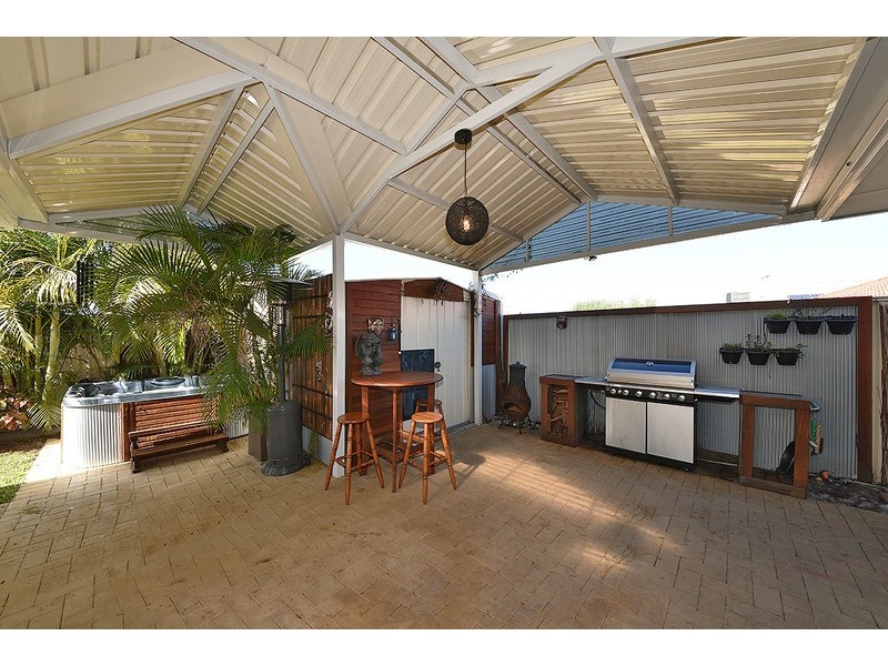 27 Castledene Way, Tapping WA 6065
