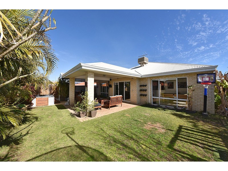 27 Castledene Way, Tapping WA 6065