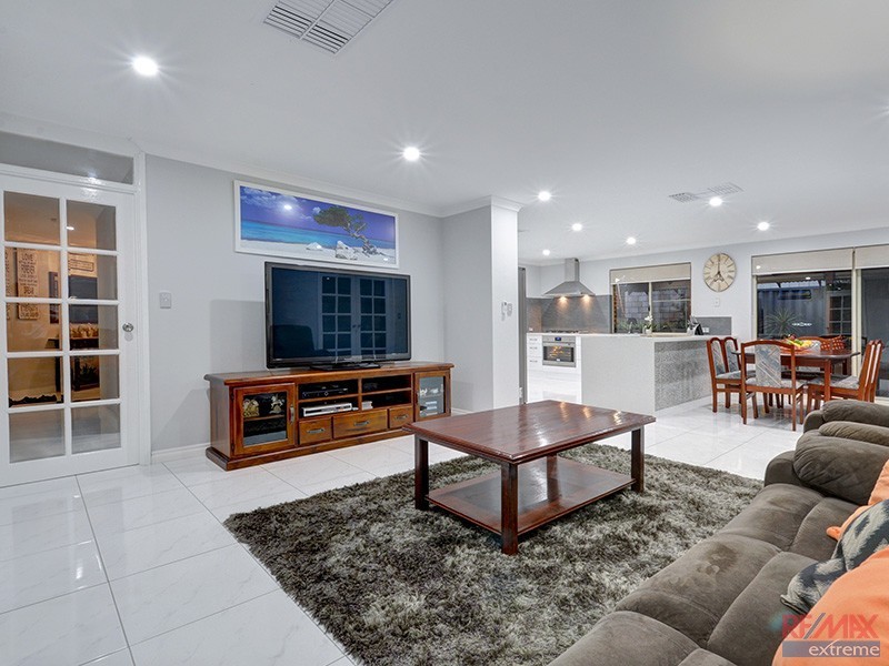 124 Balladong Loop, Carramar WA 6031