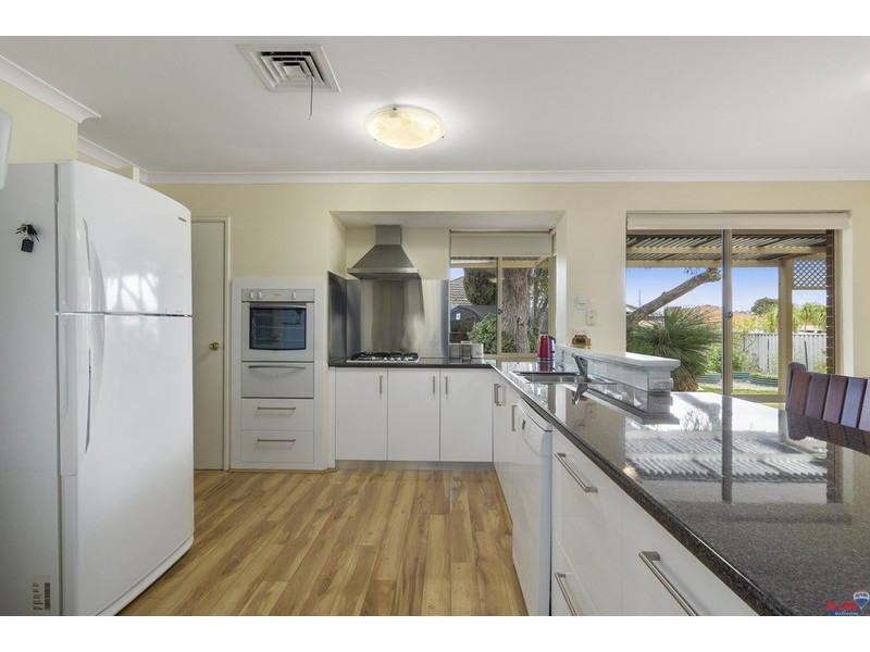 9 Camelot Grove, Carramar WA 6031