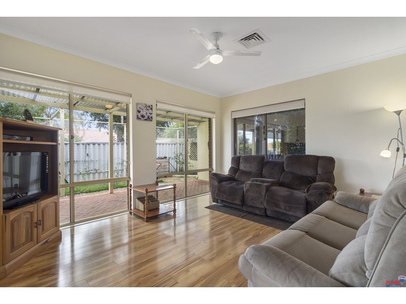 9 Camelot Grove, Carramar WA 6031