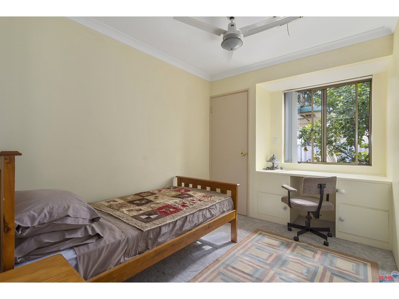 9 Camelot Grove, Carramar WA 6031