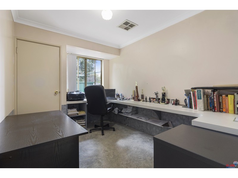 9 Camelot Grove, Carramar WA 6031