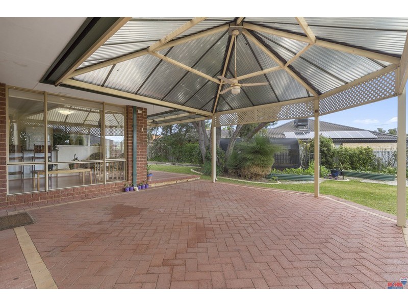 9 Camelot Grove, Carramar WA 6031
