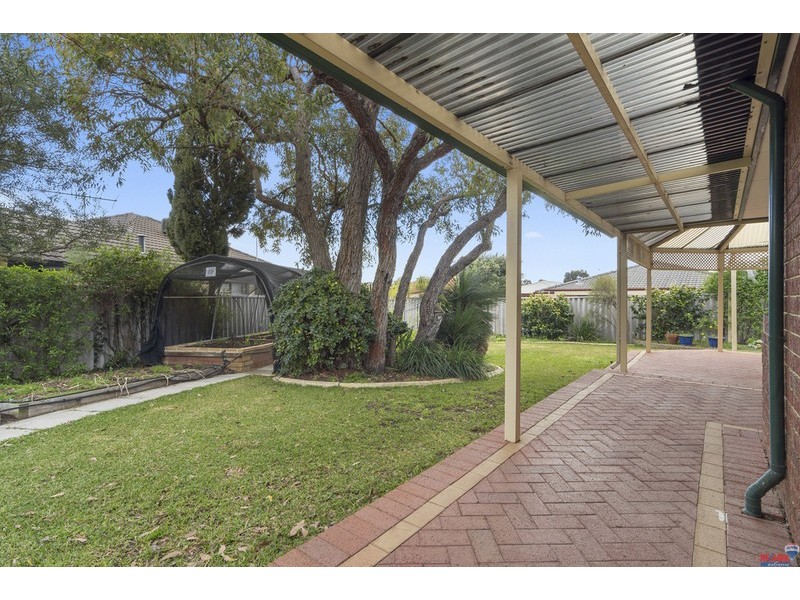 9 Camelot Grove, Carramar WA 6031