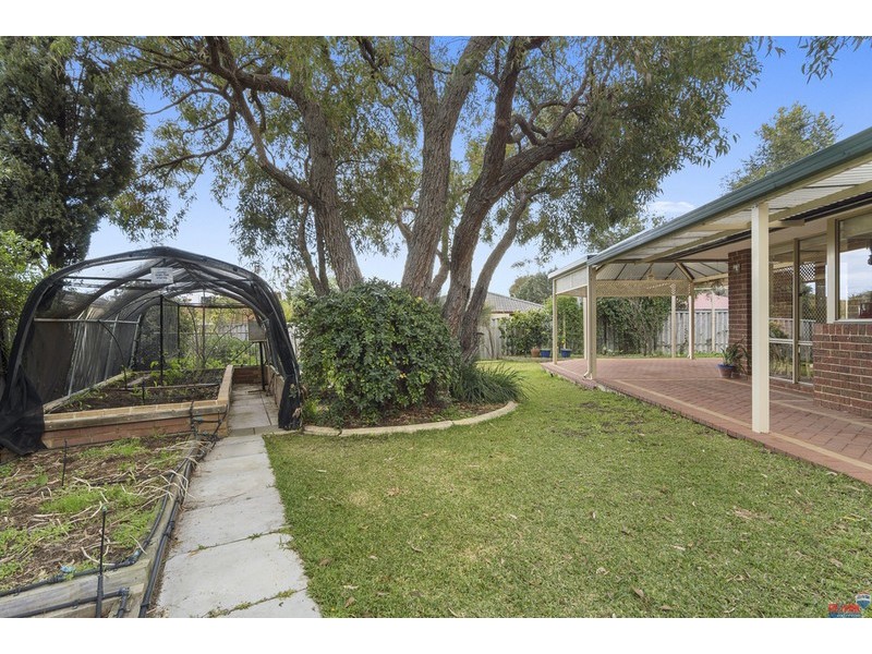 9 Camelot Grove, Carramar WA 6031