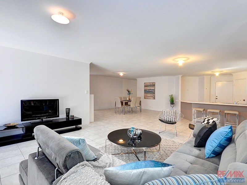 3 Rocklands Loop, Carramar WA 6031